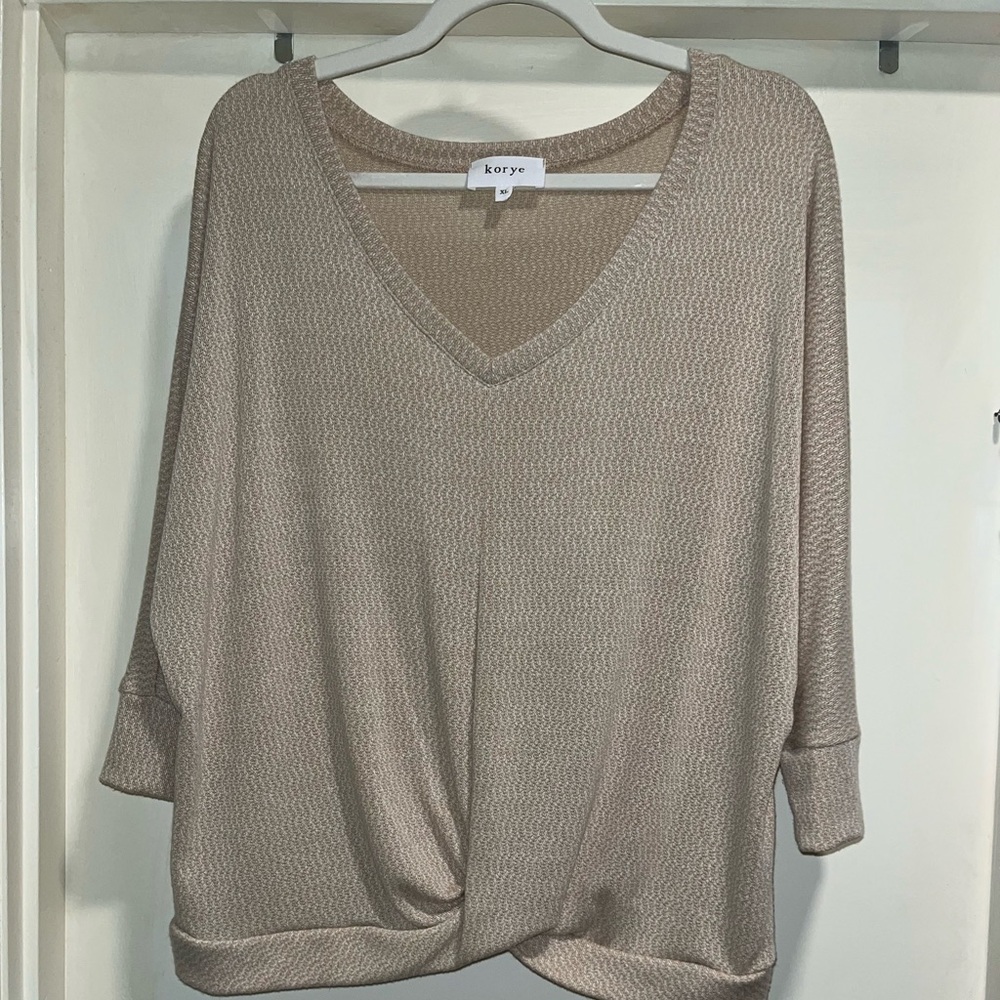 Korye 3/4 sleeve v neck top